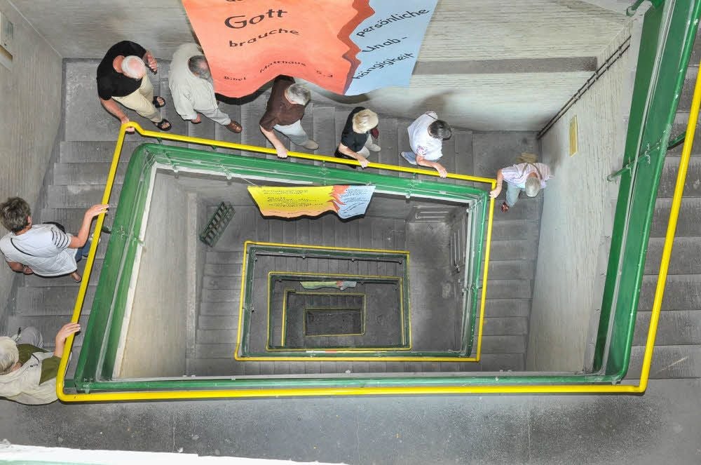 Die Treppen eines der Kirchtürme von St. Jakob.