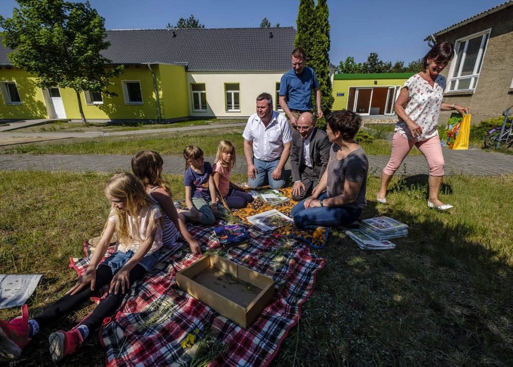 Ungewöhnliche Mitspieler in Möhlau: Enrico Schilling, Marek Pannicke und CDU-Fraktionschef im Landtag, Siegfried Borgwardt