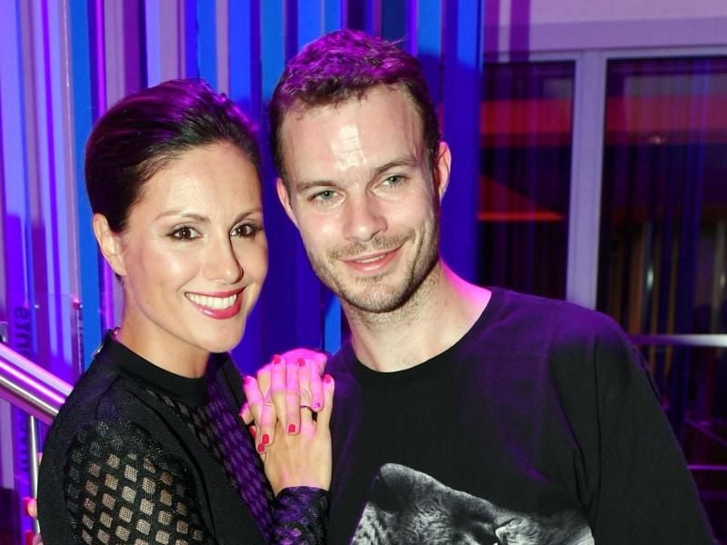 Nazan Eckes und Julian Khol freuen sich über einen Jungen. Foto: Jens Kalaene