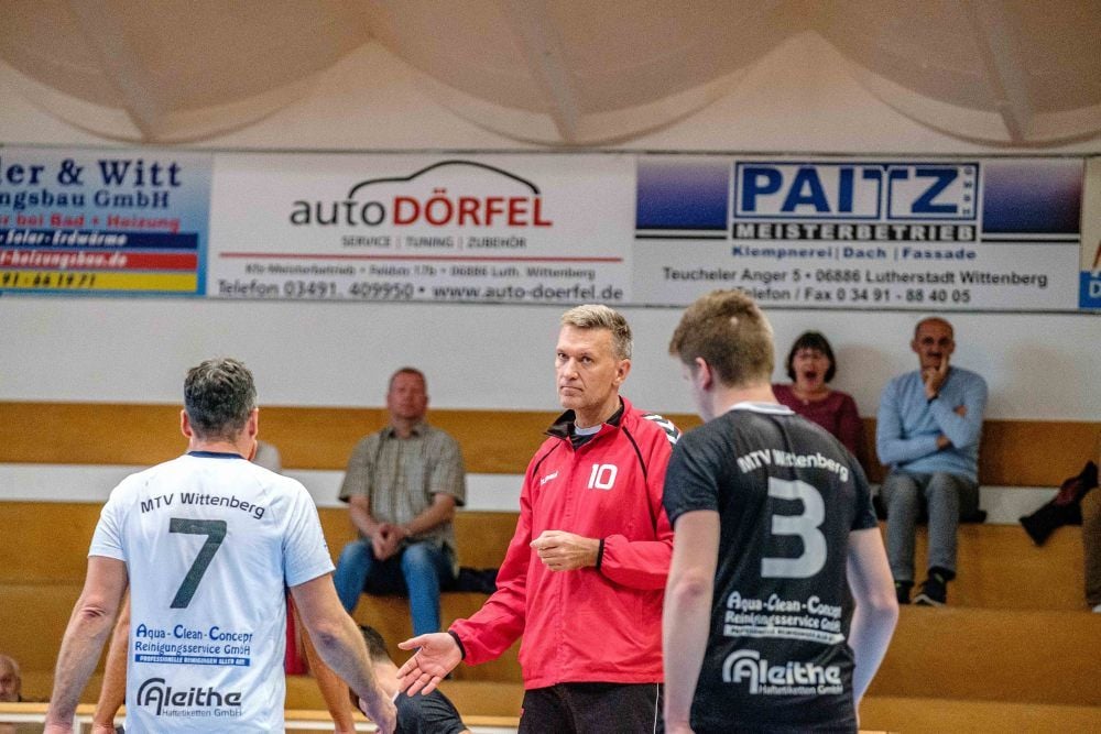 MTV-Trainer Ulf Jonas (Mi.) hat sein Team gut eingestellt.