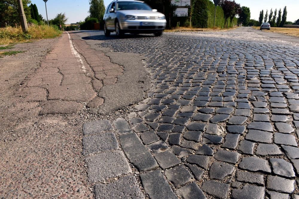 Alte Pflastersteine auf der Straße von Helmsdorf nach Gerbstedt