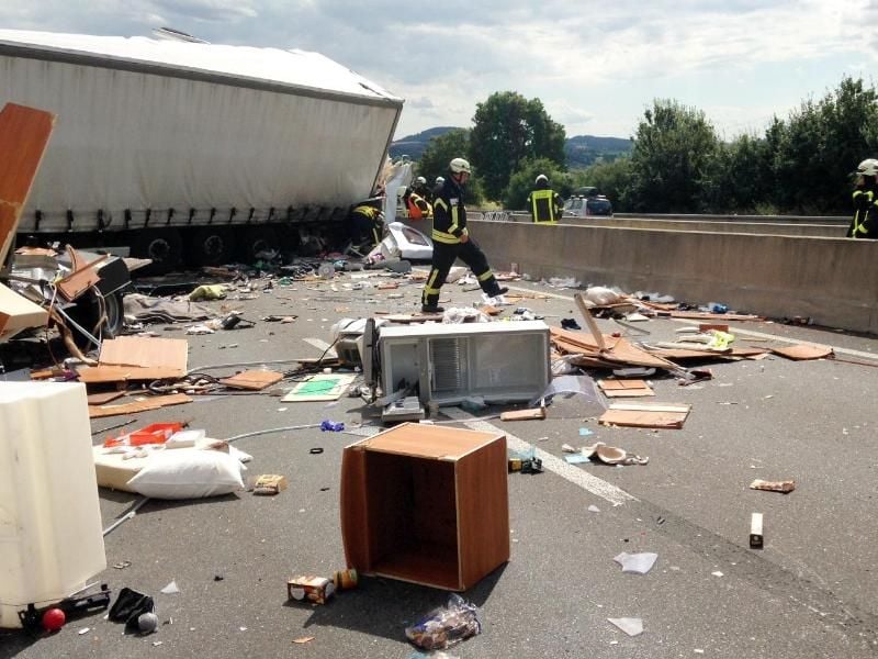 Schwerer Verkehrsunfall in Nordhessen. Foto: Helmut Wenderoth