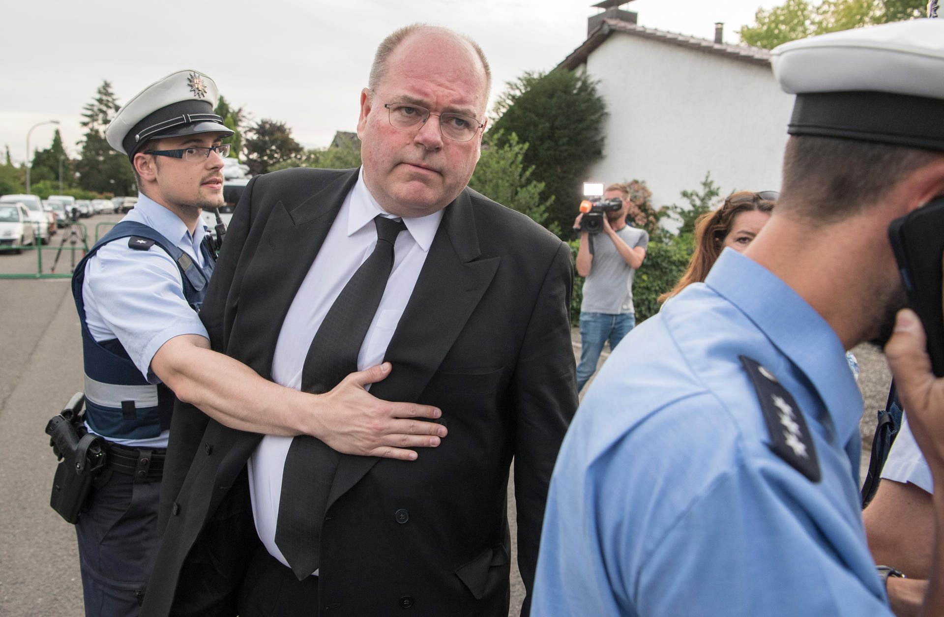 Walter Kohl vor dem Haus seines verstorbenen Vaters.