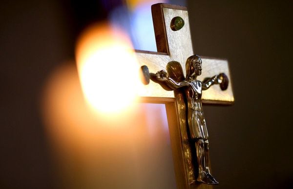 Wegen der Corona-Krise können Pfingstgottesdienste in Sachsen-Anhalt nur mit Einschränkungen stattfinden (Symbolbild).