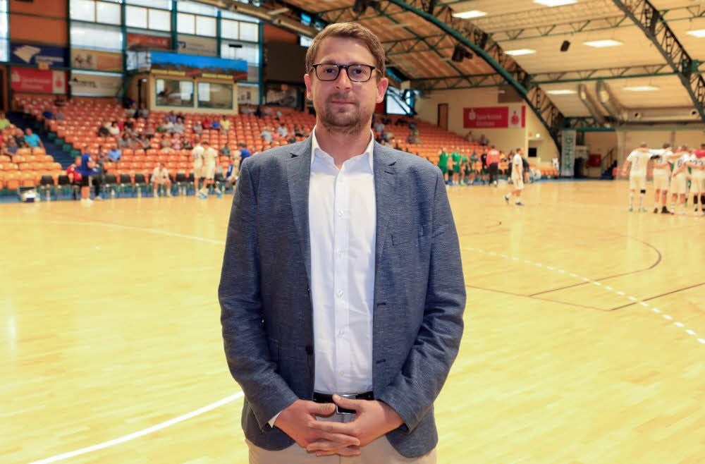Sebastian Glock in seinem neuen sportlichen Zuhause, der Anhalt-Arena.