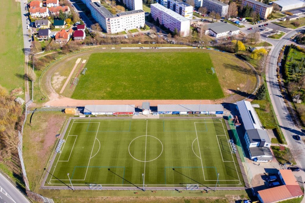 Der Jahnsportpark, Heimspielstätte des FC RSK Freyburg. Im Vordergrund der Kunstrasenplatz, hinten der lädierte und derzeit nicht nutzbare Rasenplatz.