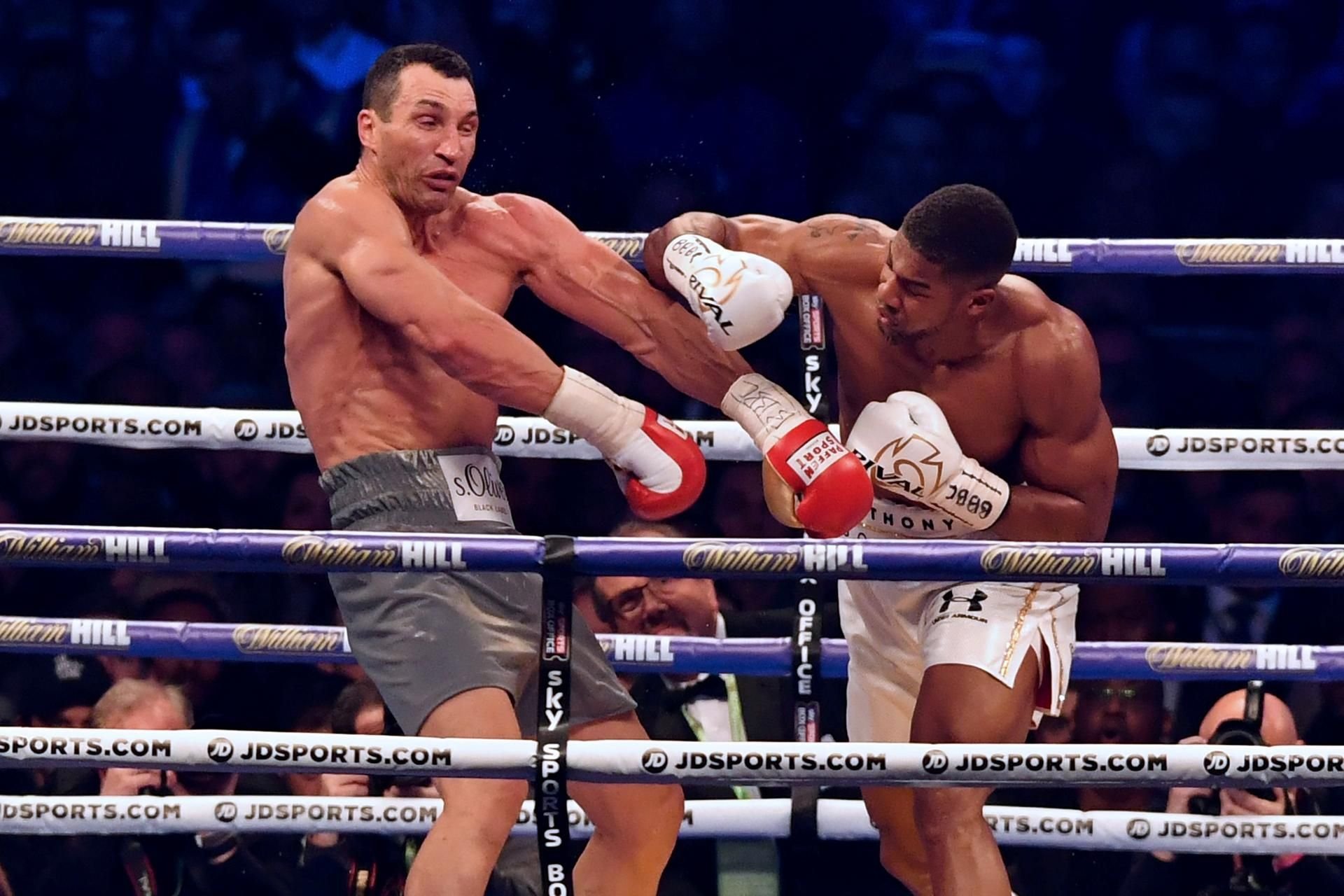 Joshua bei einem seiner zahlreichen Treffer gegen seinen Kontrahenten Klitschko.