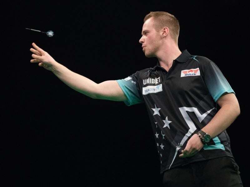 War nach seiner Niederlage sehr enttäuscht: Dartsprofi Max Hopp. Foto: Jörg Carstensen