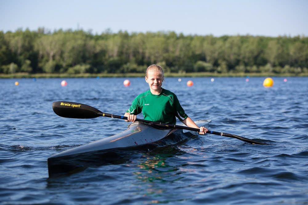 Boot und Wasser hat die elfjährige Jessica Huth bereits sehr gut im Griff.