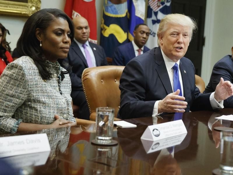 Donald Trump und Omarosa Manigault Newman während ihrer Zusammenarbeit im Weißen Haus. Foto: Evan Vucci/AP