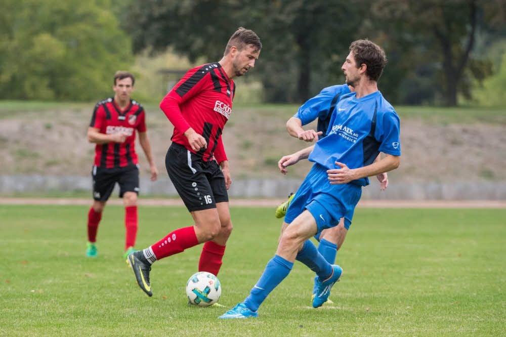 Torschützen unter sich: Marcus Jöricke (r.), der für die länderübergreifende Kombination in der letzten Spielminute traf, und René Bergmann, der die SCN-Zweite in Führung gebracht hatte.