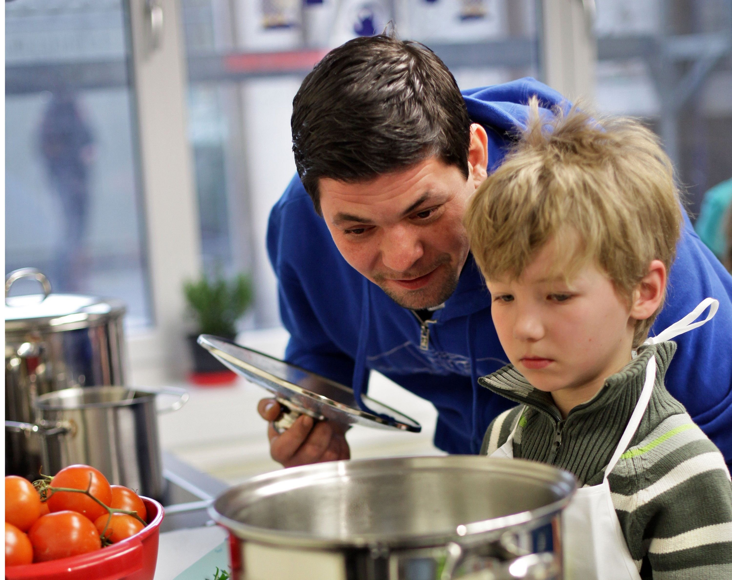 Alles auf Zucker? Tim Mälzer testet unsere Lieblingszutat im Lebensmittel-Check.