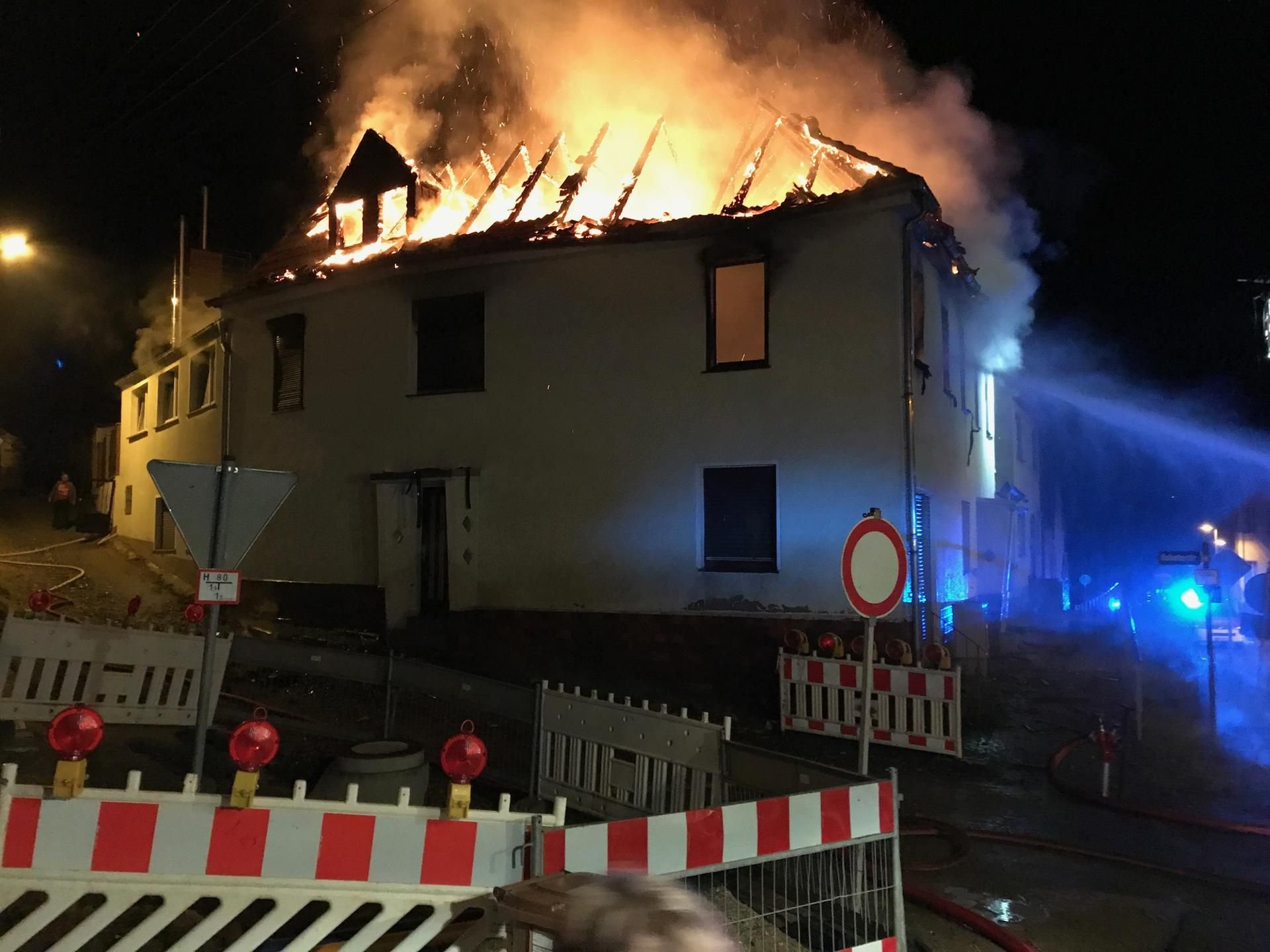 Das leerstehende Gebäude in Hettstedt stand in der Nacht zum Donnerstag in Flammen.