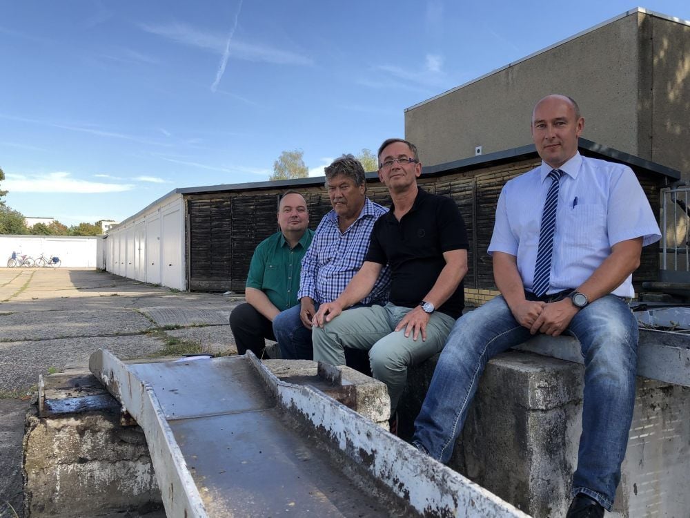 Raimo Detzner, Manfred Kotzold, CDU-Stadtrat Andreas Schachtschneider und Sven Marcus Hohmann (v.l.) kämpfen für die Garagenbesitzer.