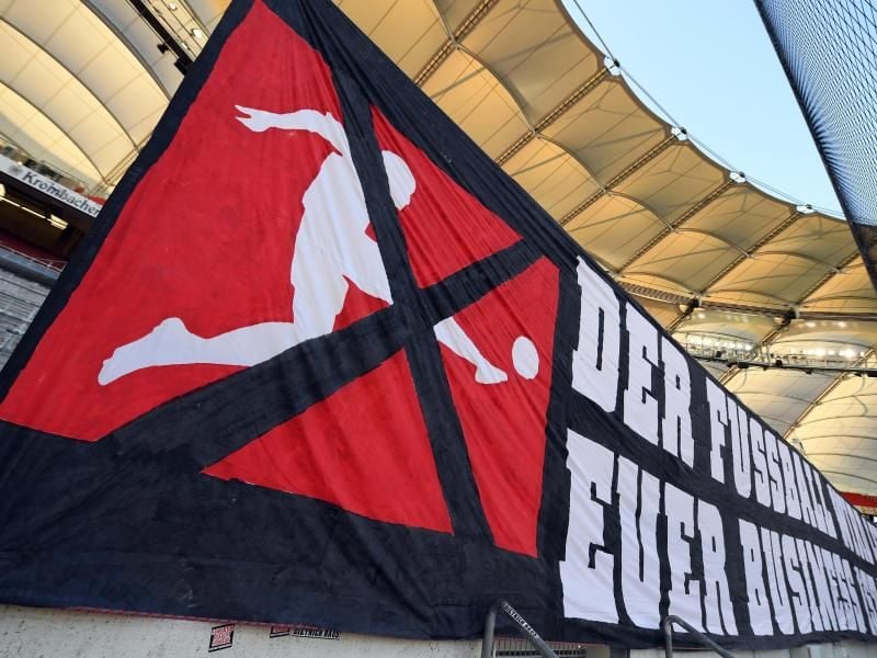 Politik und Fan-Organisationen machen Druck, die Bundesliga-Clubs selbst sind in der Corona-Krise zum Umdenken gezwungen. Foto: Matthias Hangst/Getty Images Europe/Pool/dpa