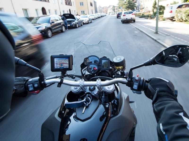 Die Protektoren in Motorrad-Schutzkleidung sollten regelmäßig ausgewechselt werden. Foto: Bernd von Jutrczenka