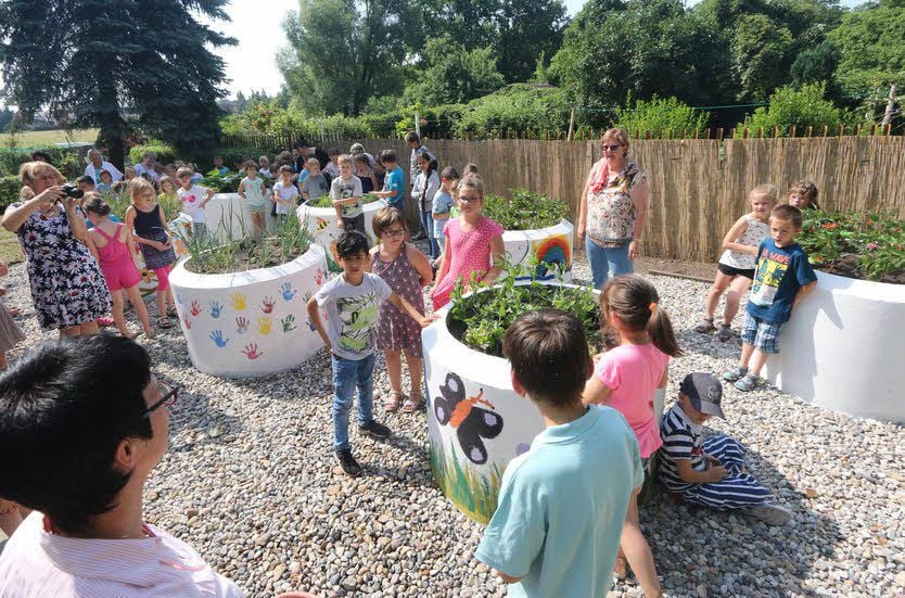 Beim Sommerfest an Annaburgs Grundschule wurde auch der erneuerte Schulgarten als Teil des „Grünen Klassenzimmers“ eingeweiht.