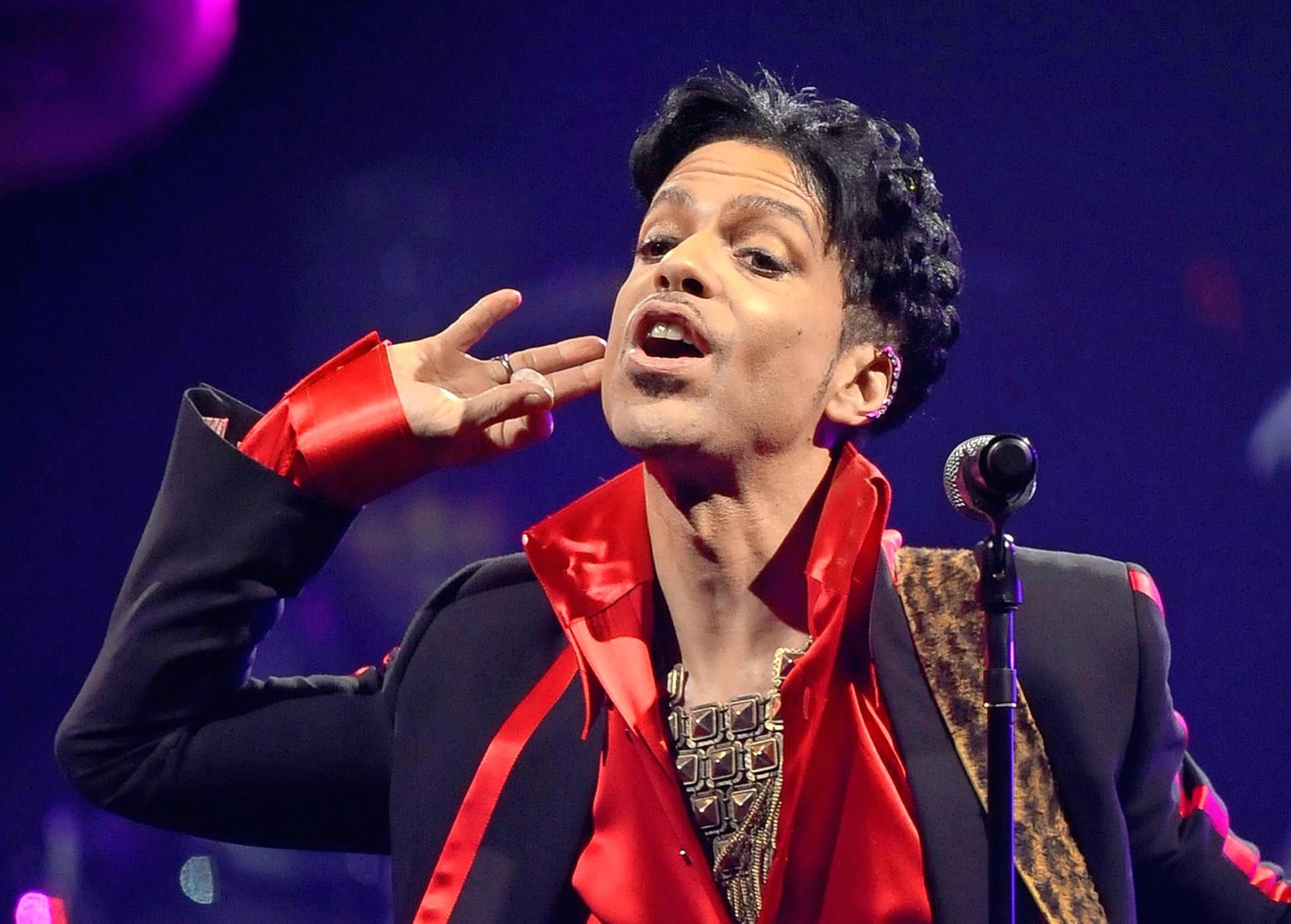 Anlässlich seines ersten Todestages sollten bisher unveröffentlichte Songs des verstorbenen Musikers Prince erscheinen.