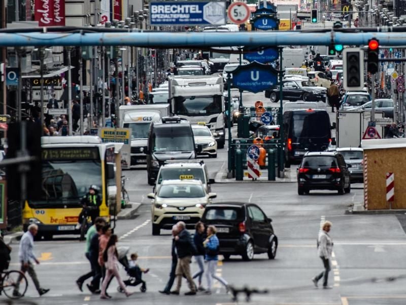 Die Folgekosten sämtlicher Verkehrsmittel haben sich im Jahr 2017 in Deutschland einer neuen Studie zufolge auf rund 149 Milliarden Euro belaufen. Foto: Paul Zinken