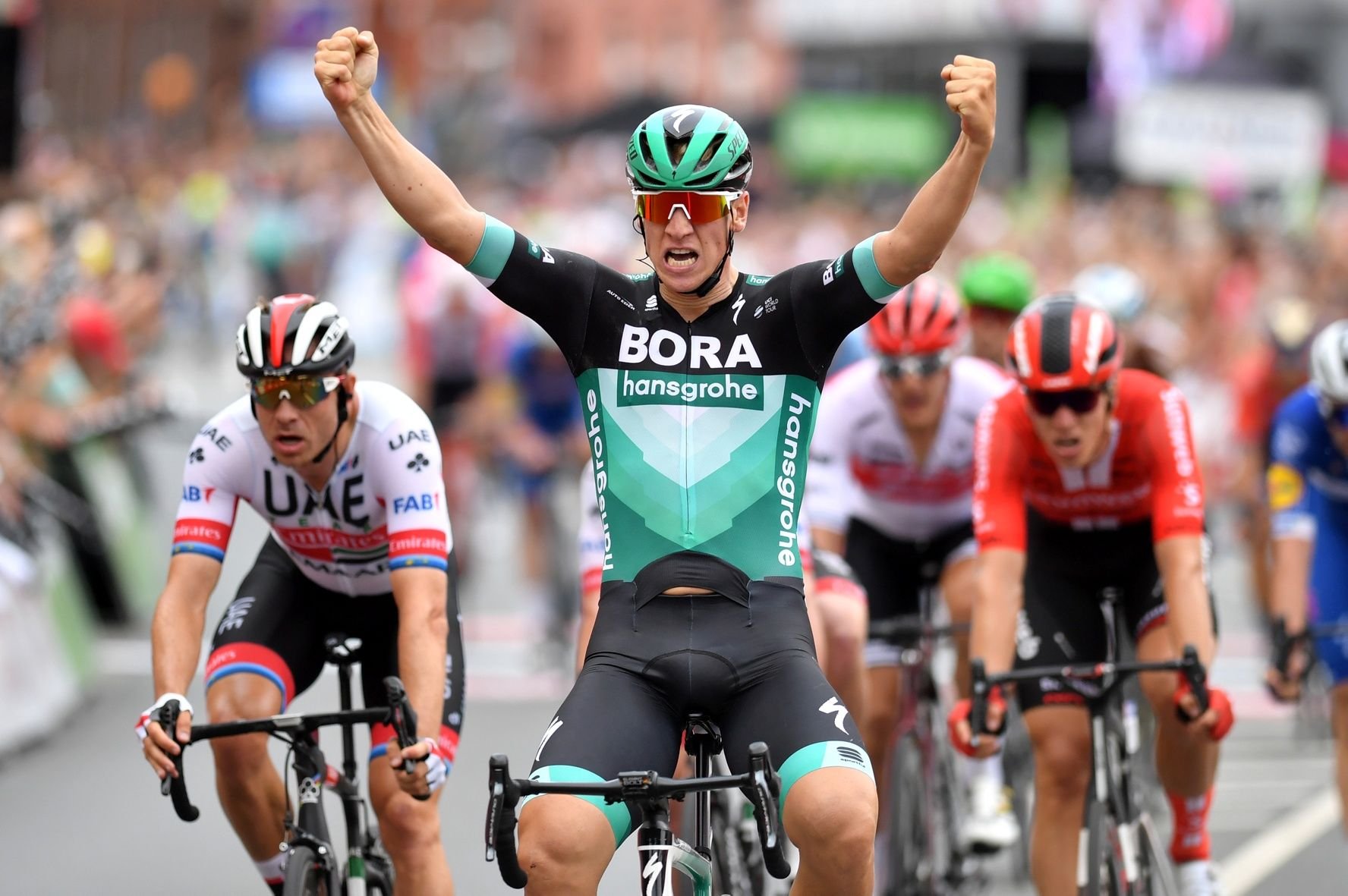 Pascal Ackermann vom Team Bora-Hansgrohe jubelt am 29. August 2019 im Ziel der ersten Etappe der Deutschland-Tour von Hannover nach Halberstadt.
