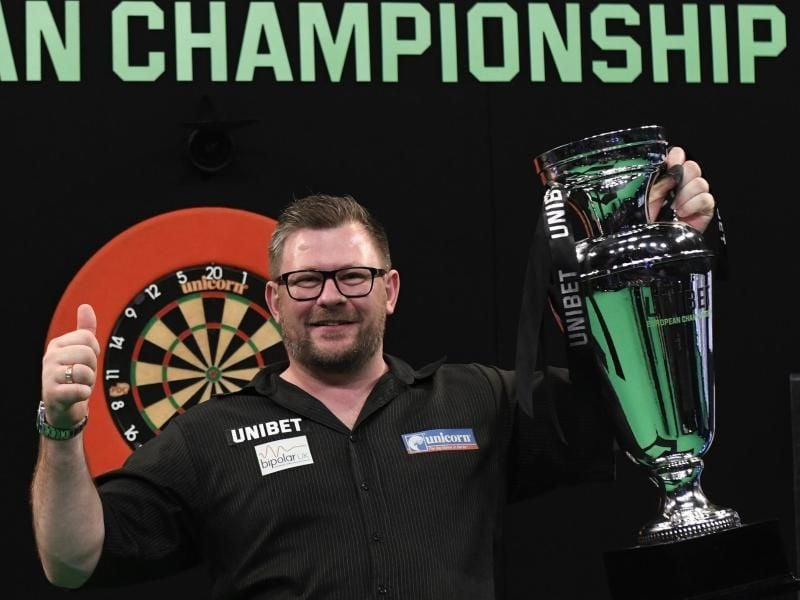 Der Engländer James Wade holte sich den Titel bei der Darts-Europameisterschaft. Foto: Ina Fassbender