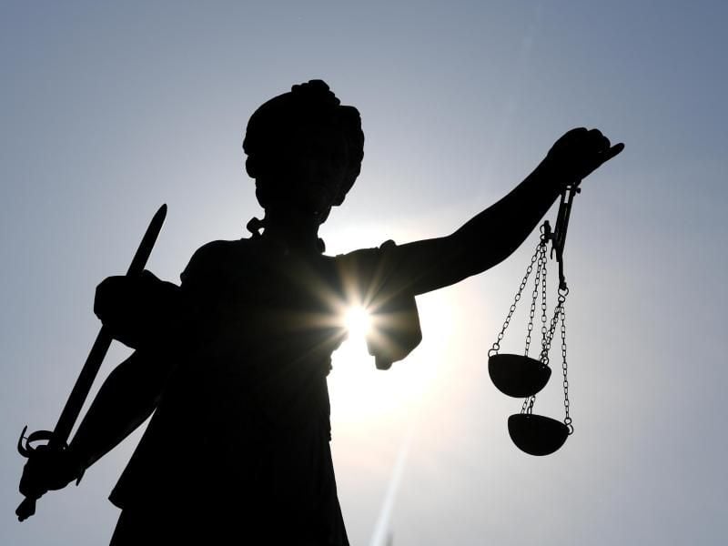 Die Statue der Justitia. (Symbolbild). Foto: Arne Dedert/dpa