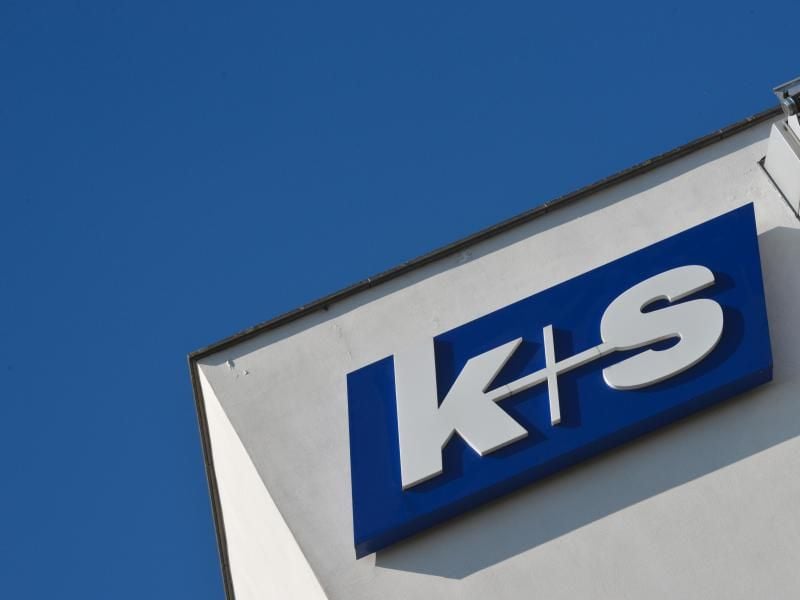 Das Logo der K+S AG in Kassel. Foto: Uwe Zucchi/Archivbild