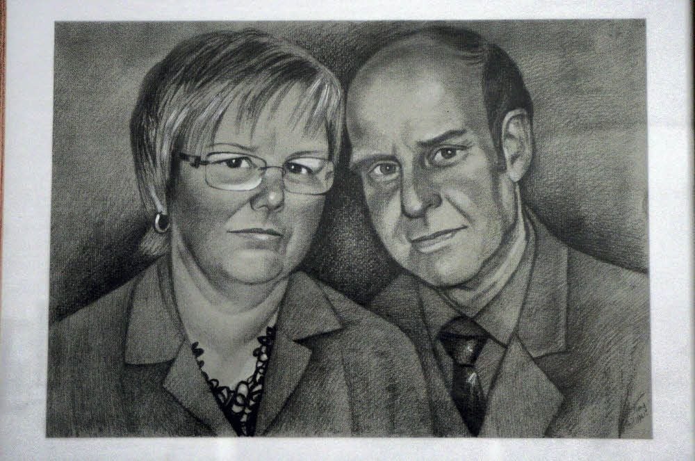Dieses Bild hat Petra Richter ihrem Mann Peter 2014 zu dessen 60. Geburtstag geschenkt. Gezeichnet wurde es von Ina Phillipeit, Ehefrau von Nils Phillipeit, Leiter des Gemischten Chores Elster, in dem Petra Richter singt.