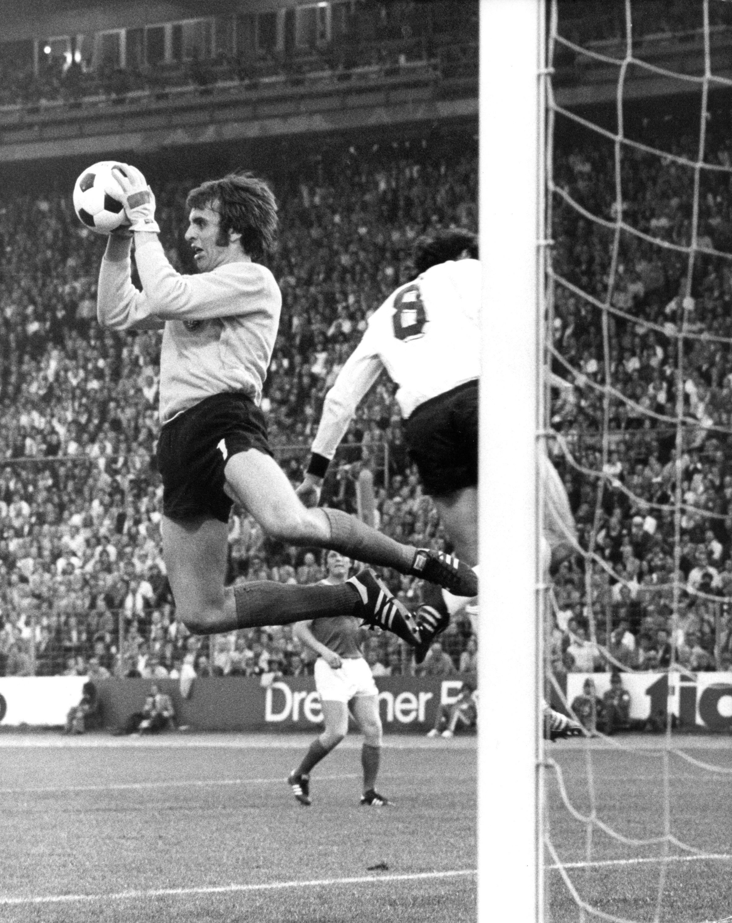Jürgen Croy bereitete im Vorrundenspiel der DDR gegen die Bundesrepublik den 1:0-Siegtreffer vor.