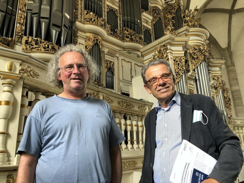 Domorganist Michael Schönheit (li.) und Hans-Hubert Werner freuen sich auf ein besonderes Jubiläum zu Ehren der Ladegastorgel