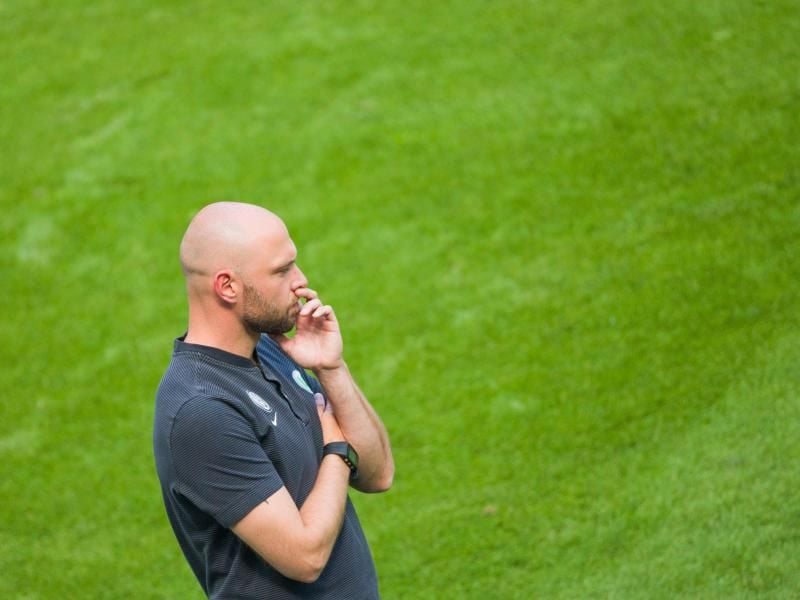 Hat mit den Wolfsburger Fußball-Frauen den Königsklassen-Sieg im Blick: VfL-Coach Stephan Lerch. Foto: Rolf Vennenbernd
