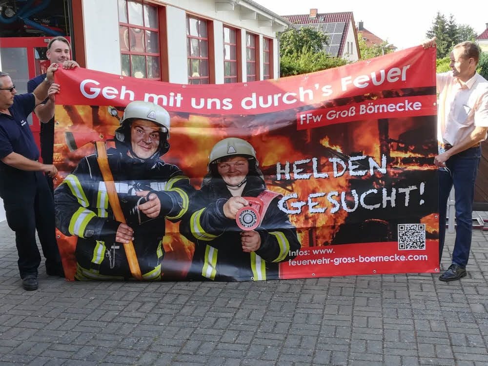Mit Witz und Charme werben die Mitglieder der Feuerwehr für ein ernstes Thema.