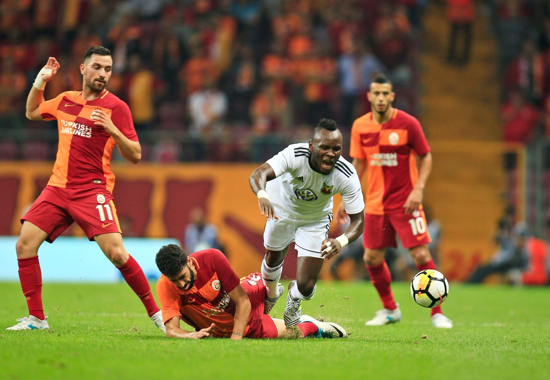 Der türkische Rekordmeister Galatasaray Istanbul ist in der zweiten Europa-League-Qualifikationsrunde gegen IFK Östersund aus Schweden ausgeschieden.