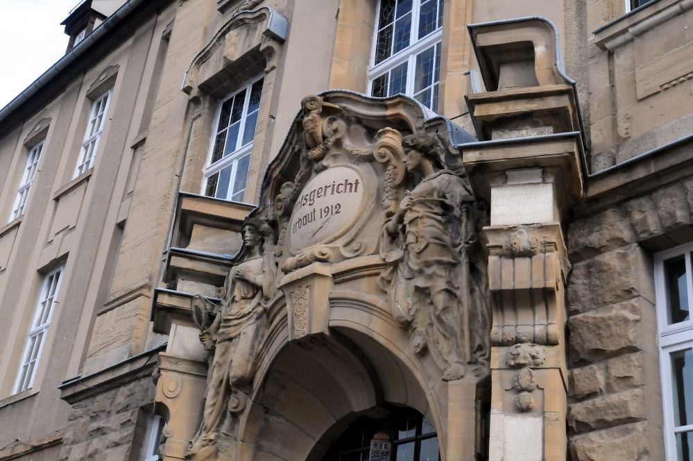 Das Amtsgericht in Weißenfels mit seinem Portal