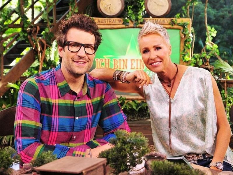 Sonja Zietlow und Daniel Hartwich moderieren seit Jahren die Ekelsendung „Ich bin ein Star - Holt mich hier raus!”. Foto: Stefan Menne/RTL/dpa