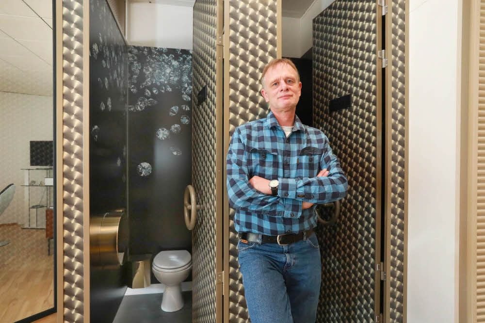Joachim Frey zeigt „andere Örtchen“, made in Mildensee.