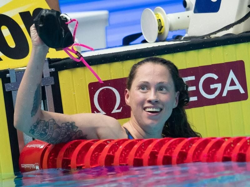 Sarah Köhler feiert ihren zweiten Platz über 1500 Meter Freistil. Foto: Bernd Thissen