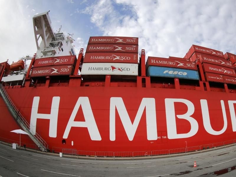 Oetker und die weltgrößte Containerreederei Maersk hatten im vergangenen Jahr einen Vorvertrag und im März einen Kaufvertrag unterzeichnet. Foto: Axel Heimken
