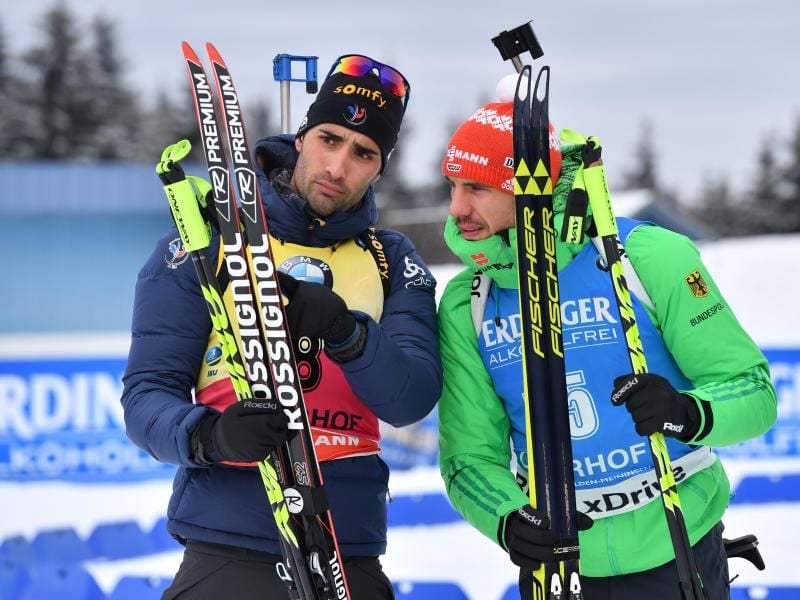 Martin Fourcade (l) und Arnd Peiffer werden beim City-Biathlon in Wiesbaden an den Start gehen. Foto: Martin Schutt