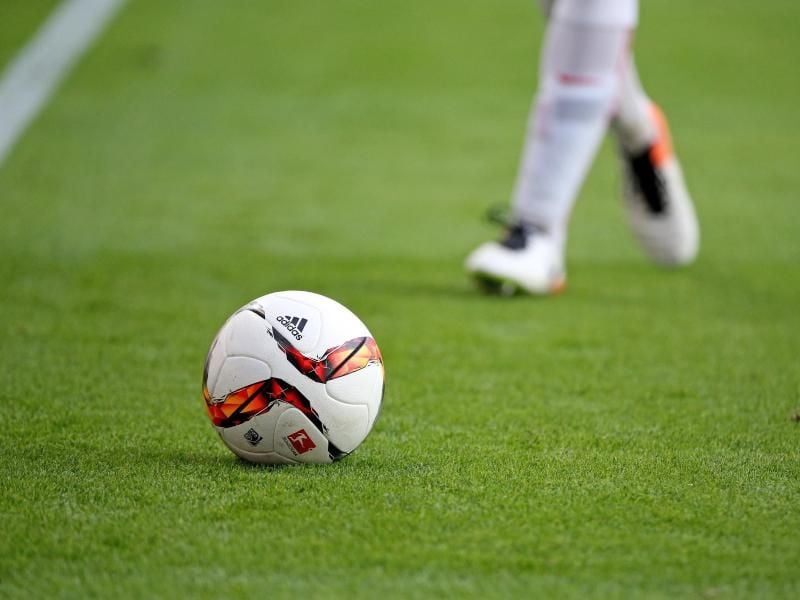 Ein Fußball-Spiel. Foto: Jan Woitas/dpa-Zentralbild/dpa/Symbolbild