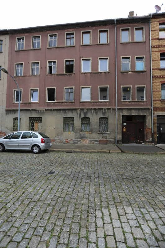Ein wenig erfreulicher Anblick: das Haus Feldstraße 10
