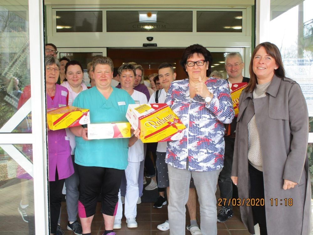 Der Lions-Club Merseburg überbrachte den 160 Mitarbeitern des Merseburger Pflegeheims „Curanum“ ein Zeichen der Anerkennung.