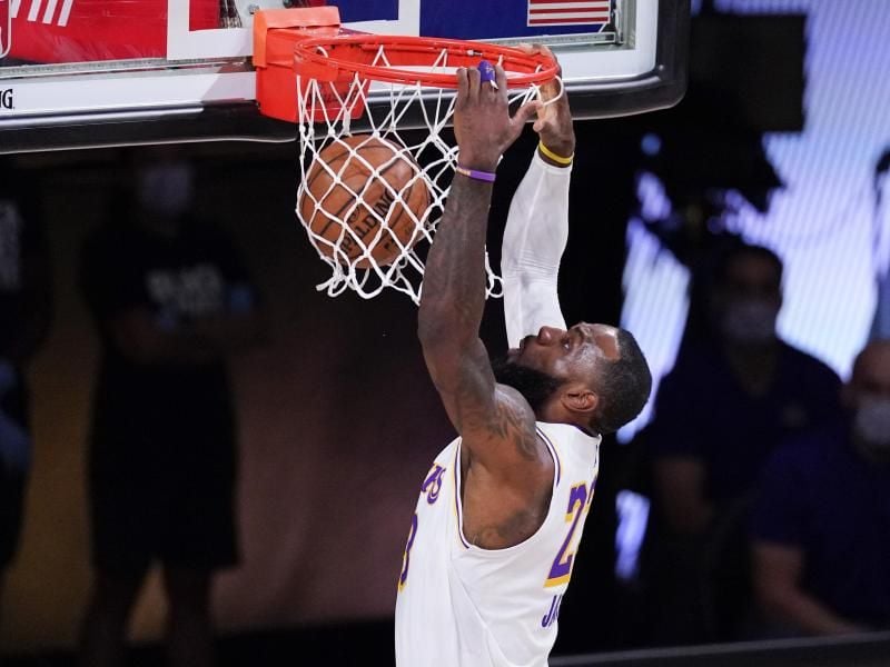 Führte die Los Angeles Lakers ins NBA-Halbfinale: Superstar LeBron James. Foto: Mark J. Terrill/AP/dpa