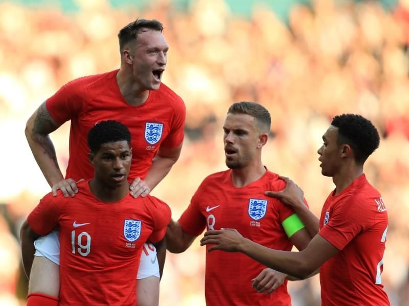 Marcus Rashford (links unten) jubelt nach seinem Tor zum 1:0 für England mit seinen Teamkammeraden Phil Jones (l-r), Jordan Henderson und Trent Alexander-Arnold. Foto: Mike Egerton/PA Wire