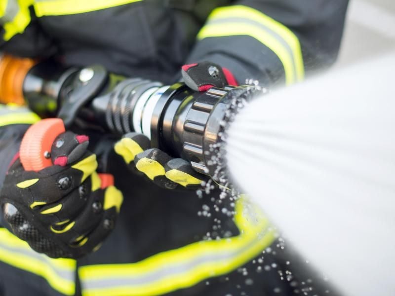 Feuerwehrmann. Foto: Daniel Bockwoldt/Archiv