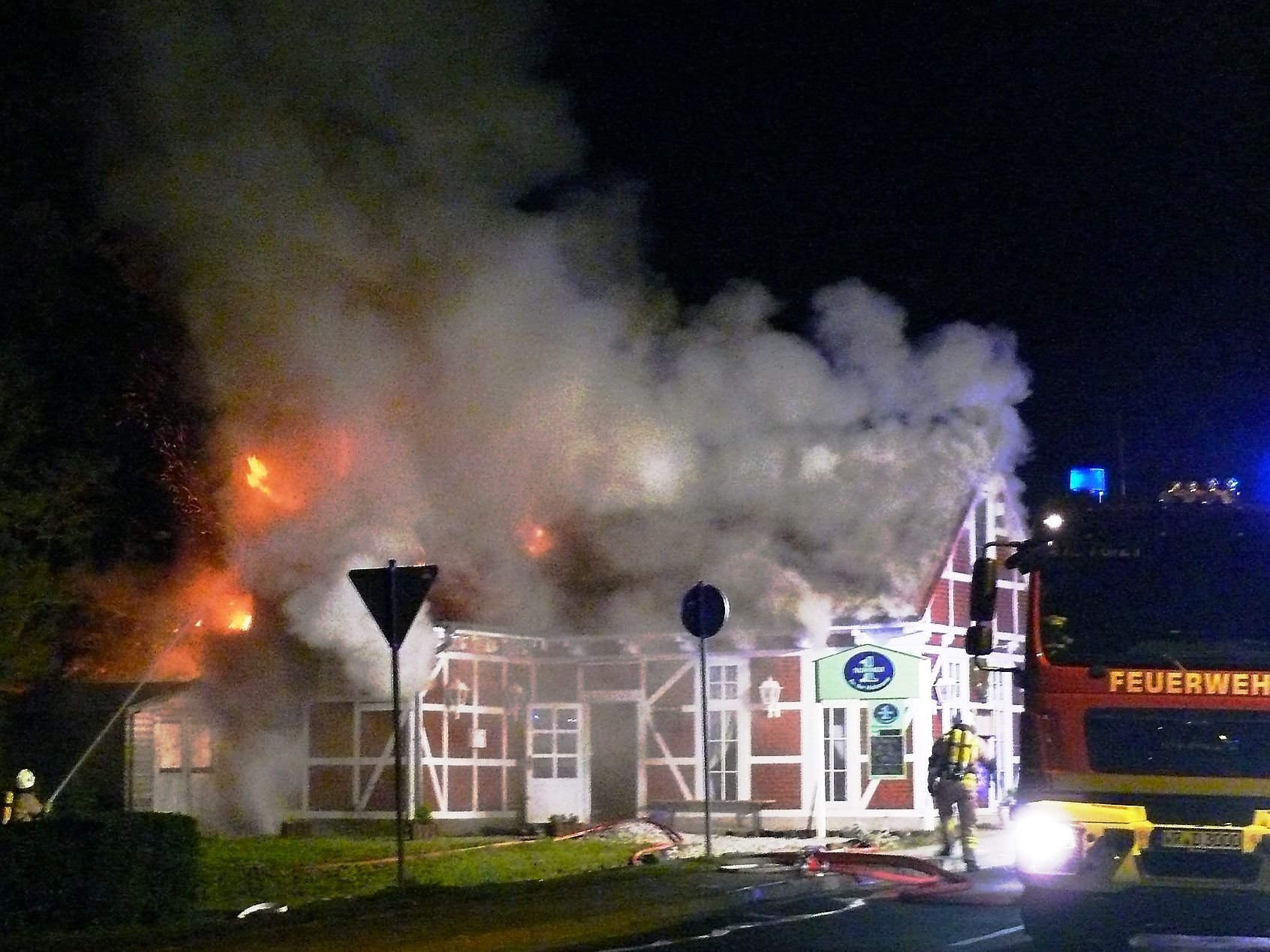 Beim Brand in Derenburg wurde die ehemalige Gaststätte völlig zerstört.
