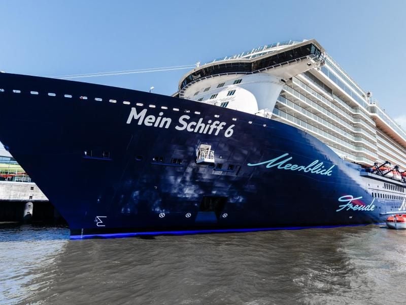 Das Kreuzfahrtschiff „Mein Schiff 6” hat am Hamburger Hafen festgemacht. Foto: Markus Scholz/Archiv