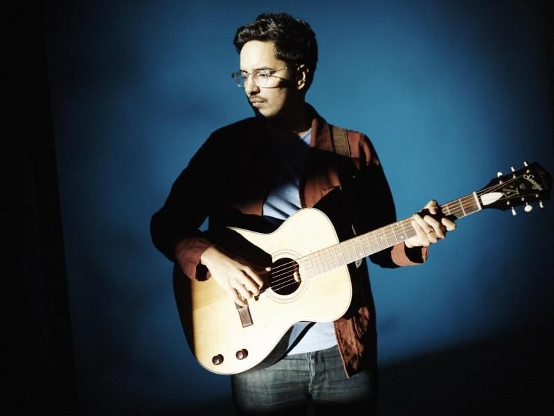Gitarrist Luke Sital-Singh beherrscht auch das Piano meisterhaft. Foto: Steve Gullick