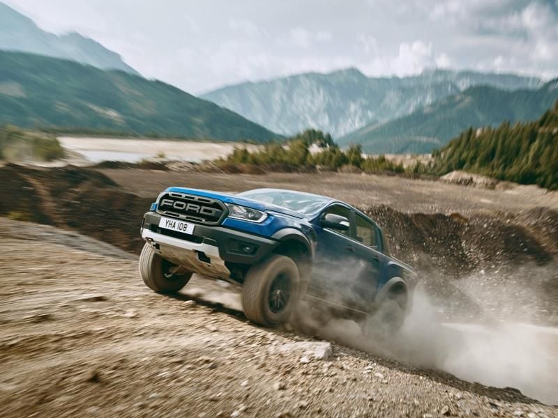 Dynamischer Offroader: Der Ford Ranger Raptor mit 157 kW/213 PS und Zehn-Gang-Automatik kommt Mitte 2019 nach Deutschland. Foto: Charlie Magee/Ford