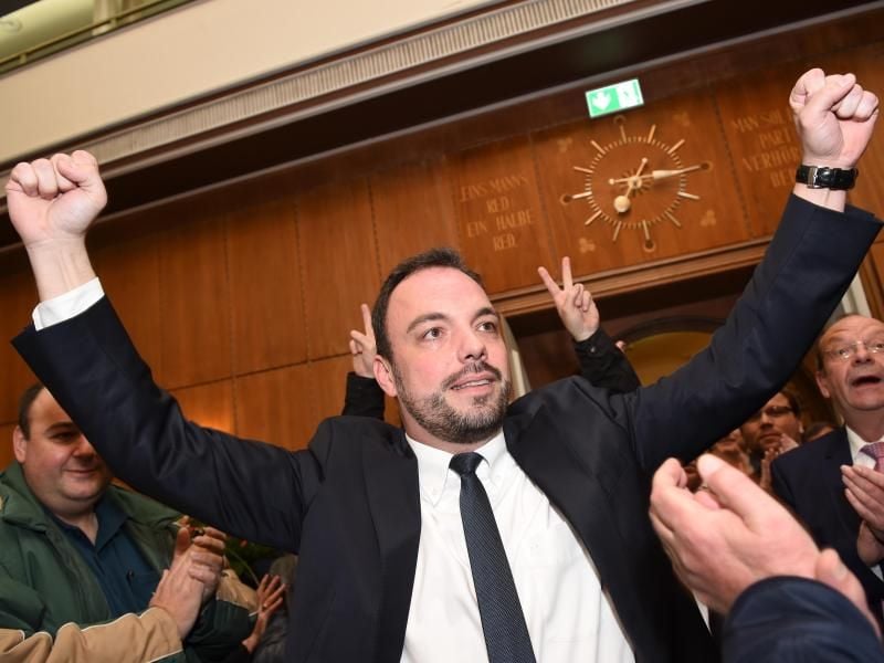 Christian Geselle (SPD) jubelt nach seiner Wahl zum neuen Oberbürgermeister von Kassel. Foto: Uwe Zucchi